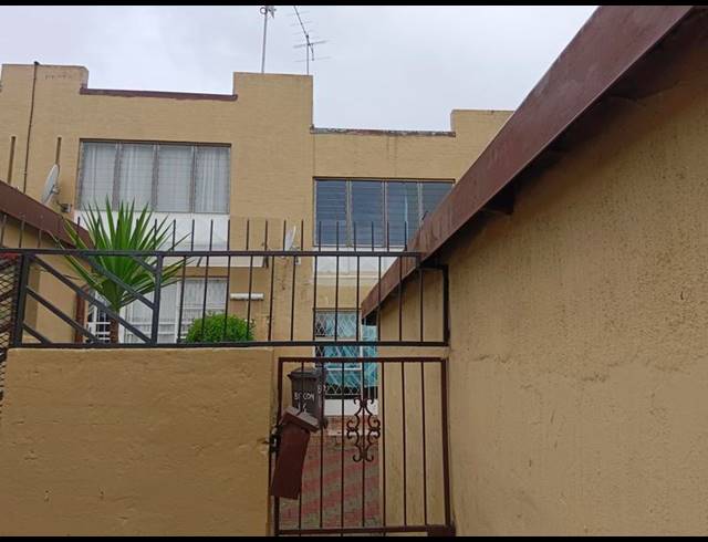 2 BEDROOM APARTMENT FOR SALE IN TURFFONTEIN